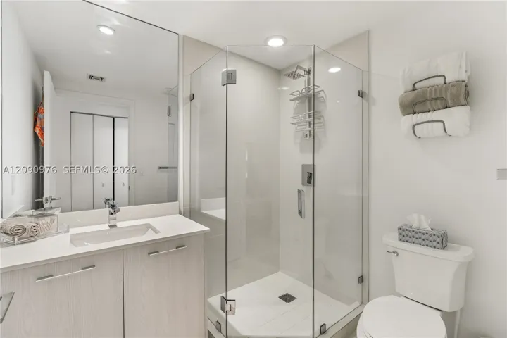 55 Sw 9th St 4001, Miami, Florida 33130