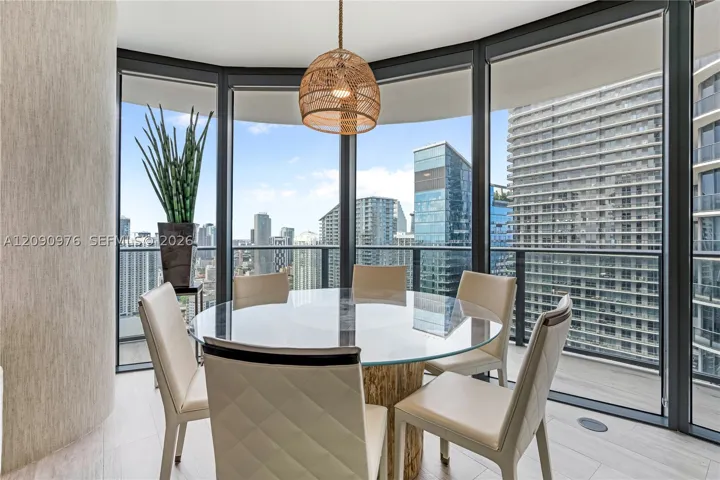 55 Sw 9th St 4001, Miami, Florida 33130