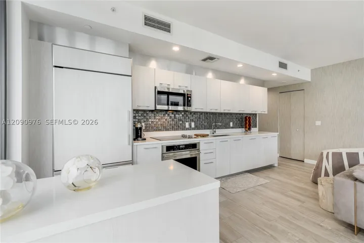 55 Sw 9th St 4001, Miami, Florida 33130