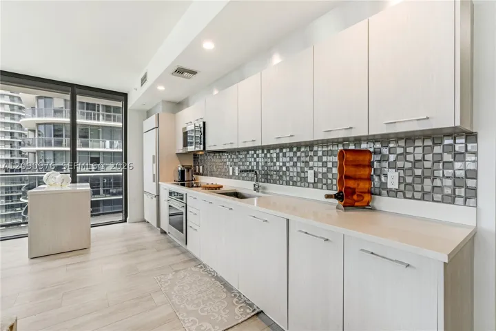 55 Sw 9th St 4001, Miami, Florida 33130