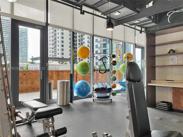 55 Sw 9th St 4001, Miami, Florida 33130
