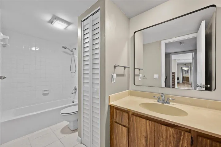 Full_Bathroom