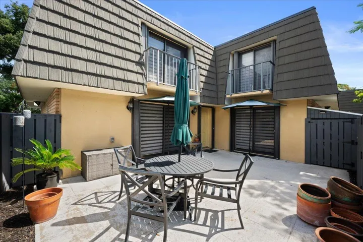 Private_Courtyard