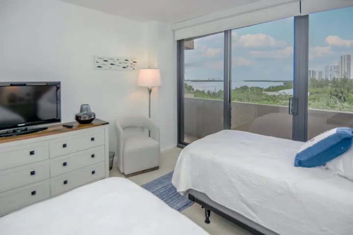4200 N Ocean Dr Apt 2606-large-027-043-B