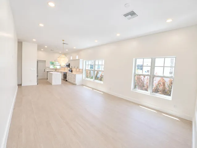 520-38th-St-Living-Area-P1290219-0223-HD