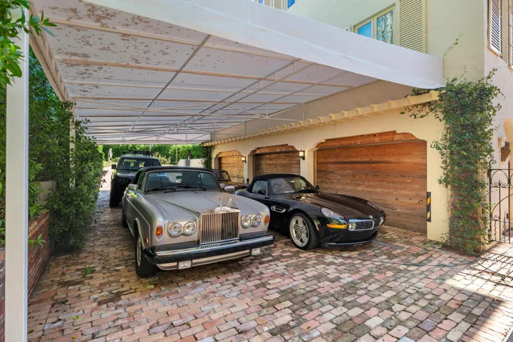 21E-GARAGES AND CARPORT