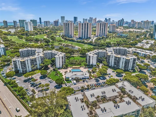 BISCAYA CONDO PERFECTLY LOCATED
