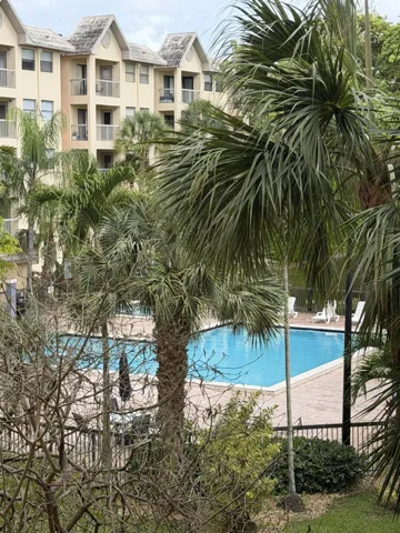 Doral Pool
