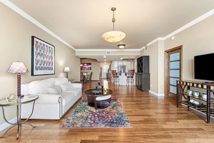 Wood Floors & Crown Molding