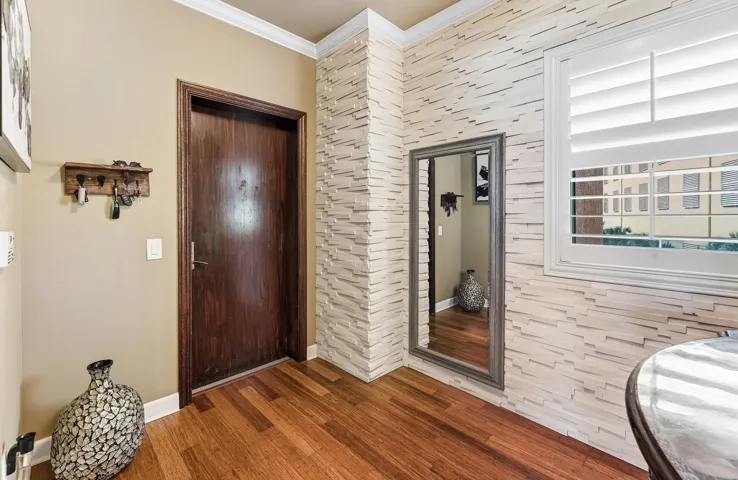 foyer style front entry