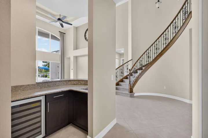 wet bar/ wine fridge