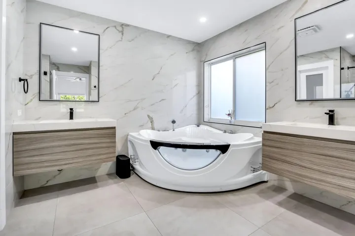Jacuzzi Tub