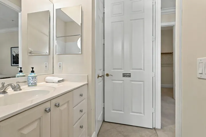 13_bathroom