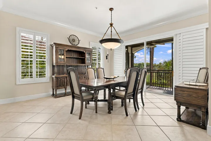 28_dining area