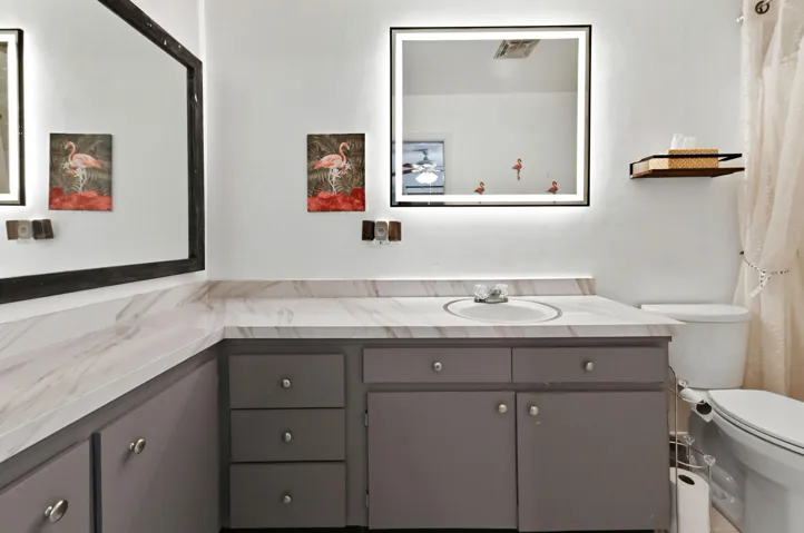 23 Bathroom 02