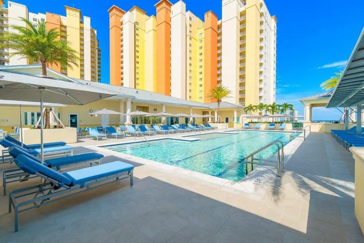 6 Resort Style Pool