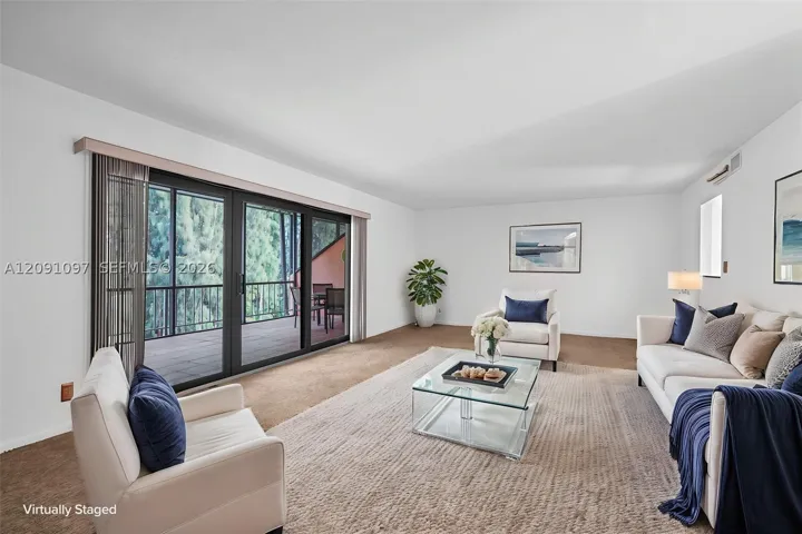 430 Commodore Dr 304, Plantation, Florida 33325