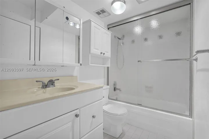 430 Commodore Dr 304, Plantation, Florida 33325