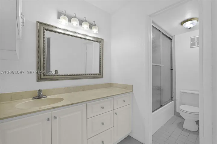 430 Commodore Dr 304, Plantation, Florida 33325