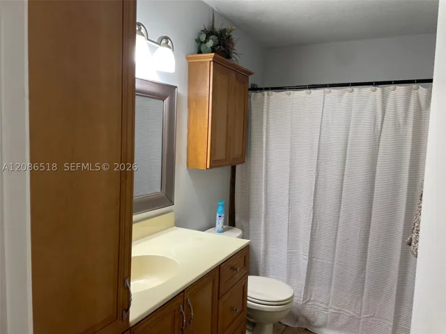 GUEST TUB & SHOWER