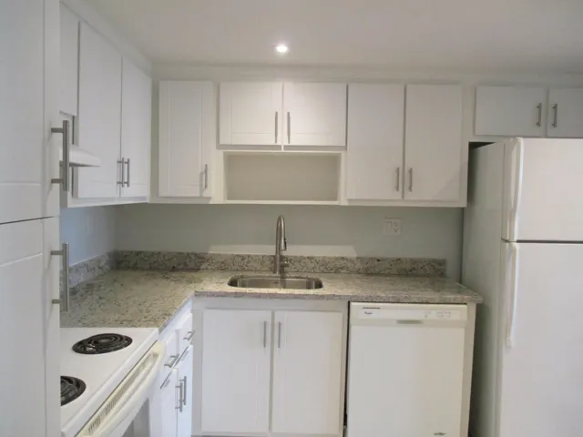 E207 KITCHEN