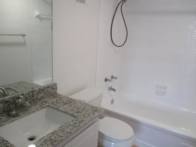 E207 BATH 1