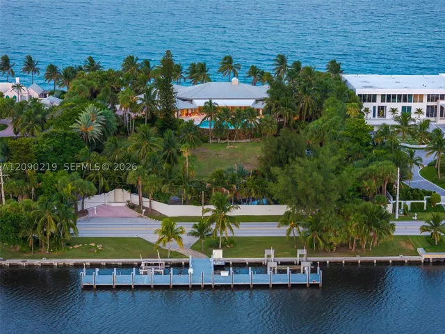approx 100 ft dock, 250 ft intracoastal front