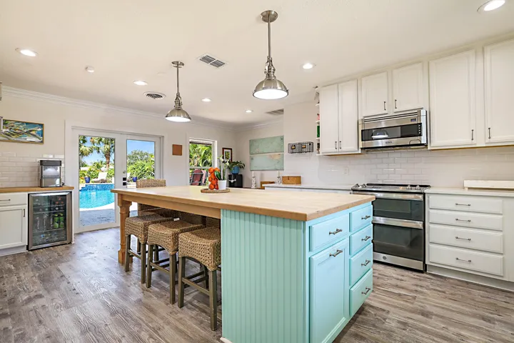 71 Fairview W -13
