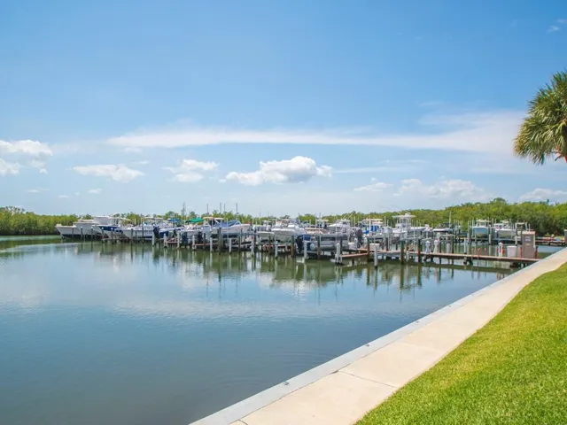 Private 100 dock Marina