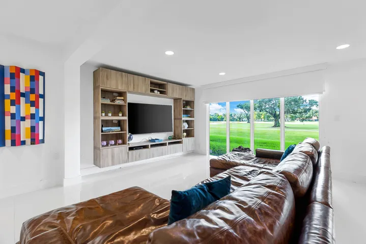 3759OaksClubhouseDr-PompanoBeach,Natalia