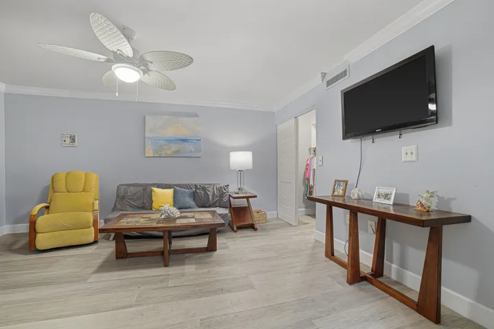 20-Bedroom2