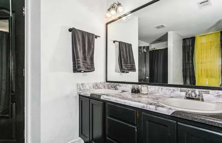 Listing Photos - Image - 6432 Sarasota S