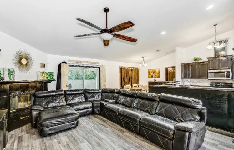 Listing Photos - Image - 6432 Sarasota S