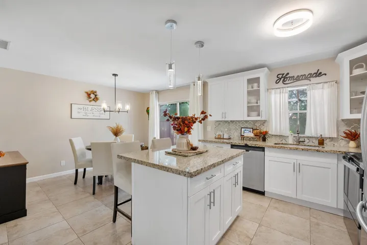 10961 Nw 12th Dr_008