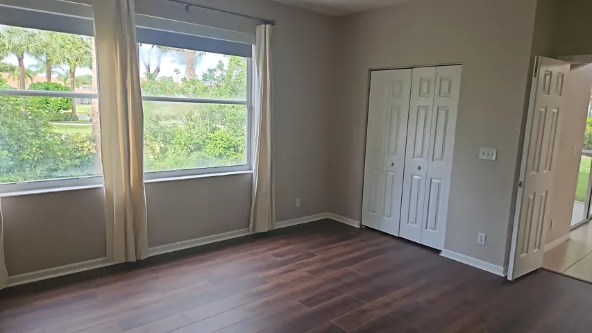 1000406565