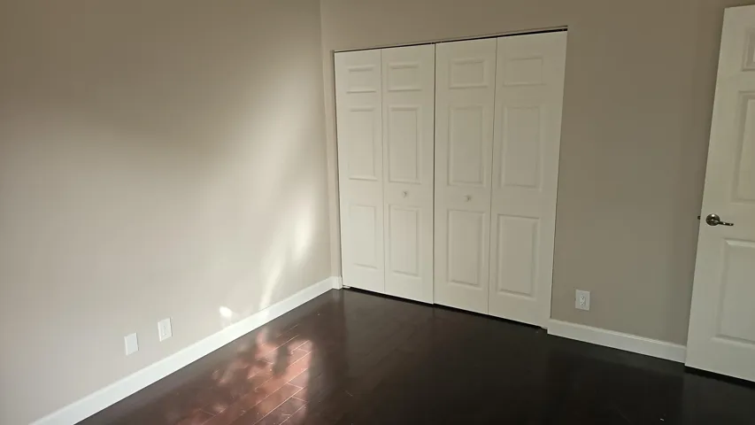 1000406490
