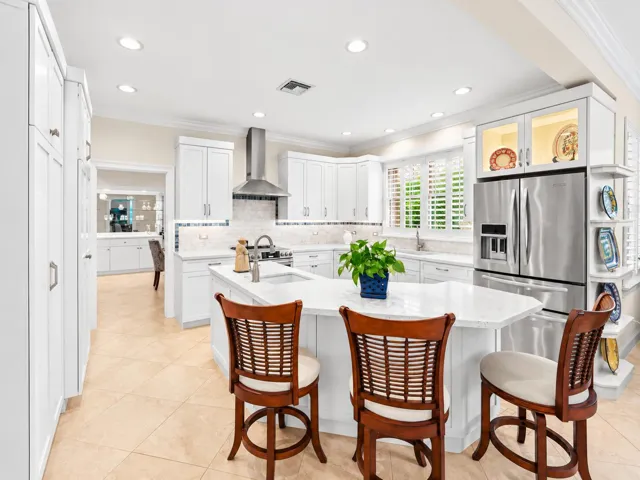 Expansive Kitchen