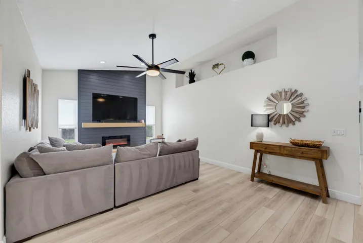 Block_Realty_123_018