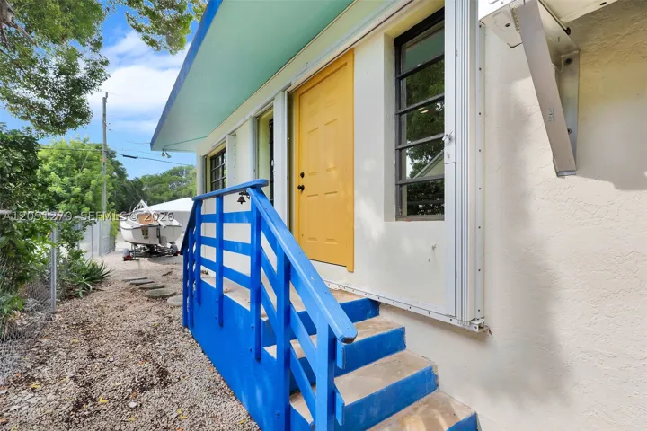 rear/side entrance