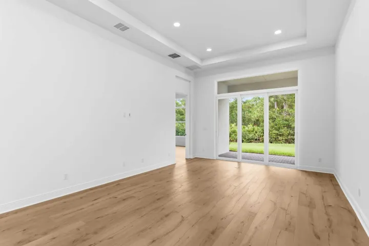 150_SE_Cortile_Ave_vacant-22