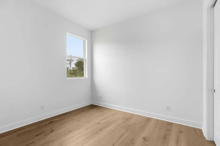150_SE_Cortile_Ave_vacant-13