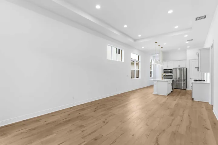 150_SE_Cortile_Ave_vacant-24