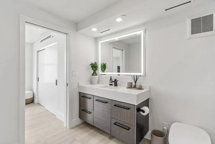 2nd Floor Full Bath 2
