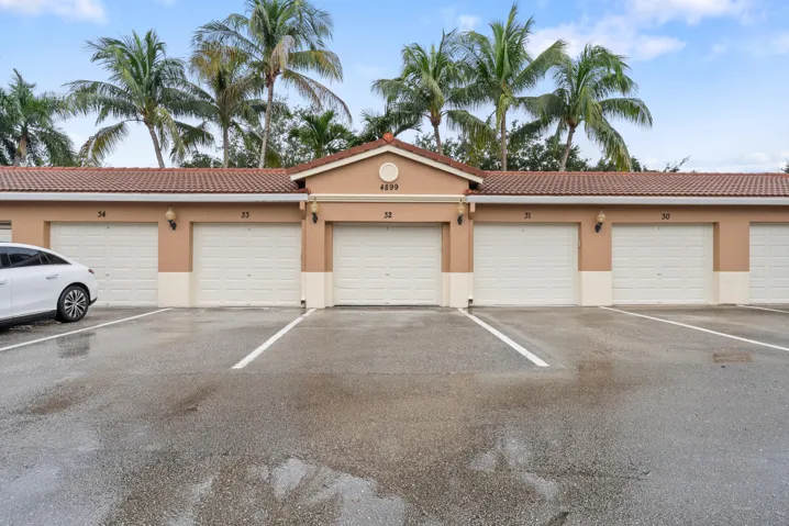 Garage 32