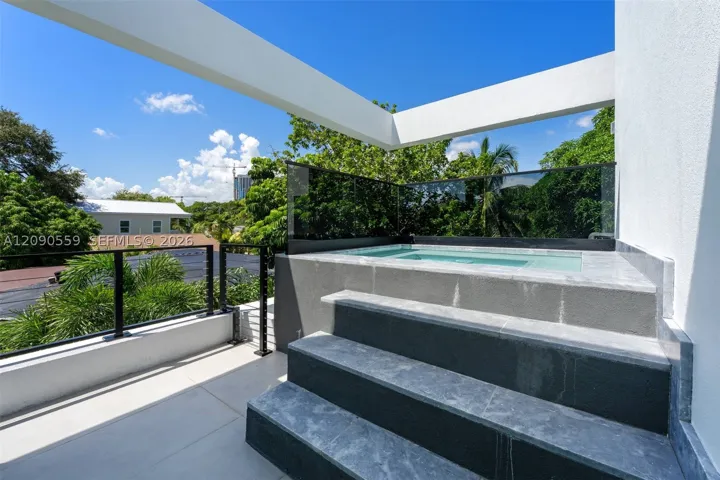 Jacuzzi off primary