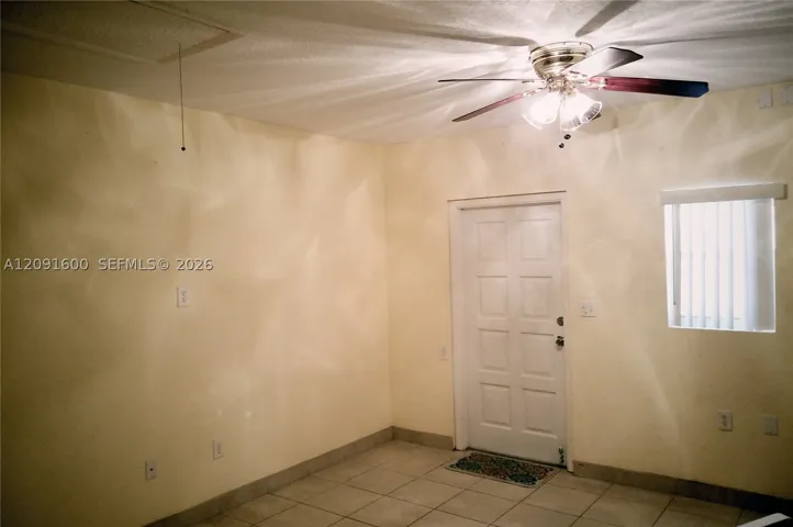 Huge Bonus Room w/Separate Entrance