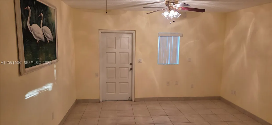 Huge Bonus Room w/Separate Entrance