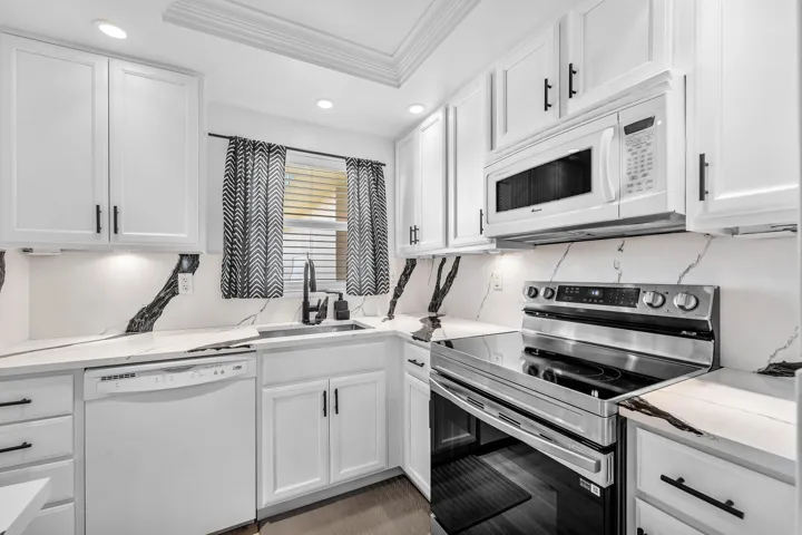 009-806Southeast7thStreet-408-DeerfieldB