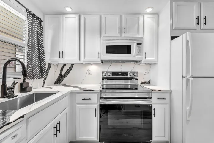 010-806Southeast7thStreet-408-DeerfieldB