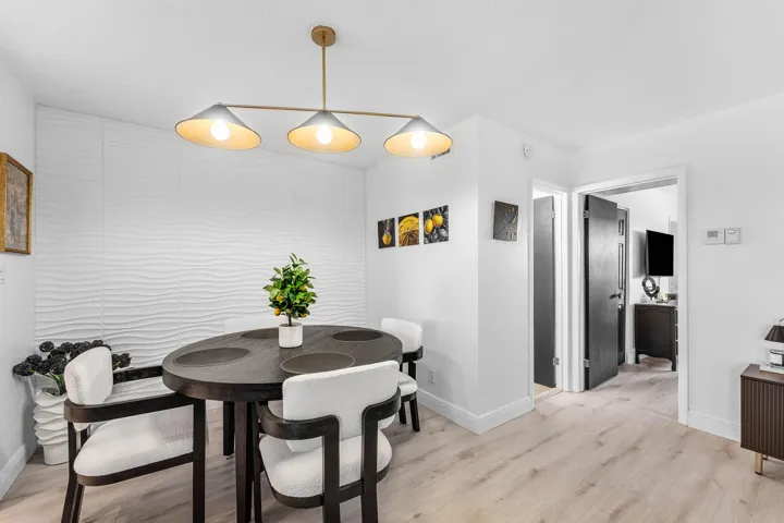 011-806Southeast7thStreet-408-DeerfieldB